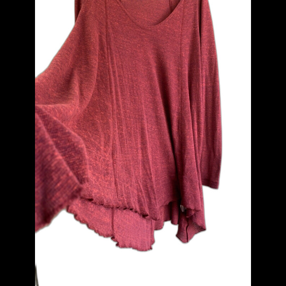 We The Free People Oversized Waffle Knit Top Size Medium Red Asymmetrical Hem - Picture 5 of 10